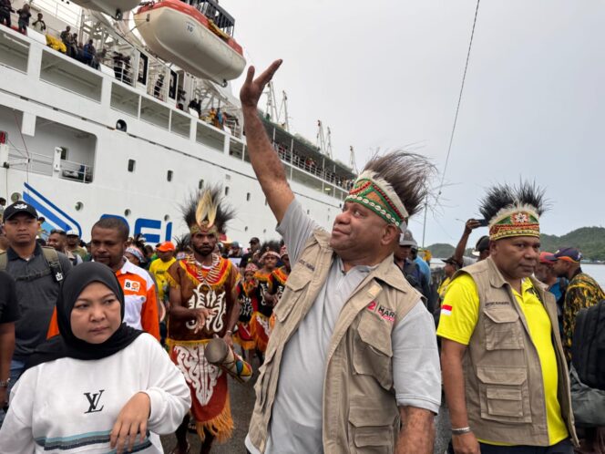 
					Pasangan nomor urut 2,  calon Gubernur dan Wakil Gubernur Papua, Mathius Fakhiri-Aryoko Rumaropen. Foto: Net