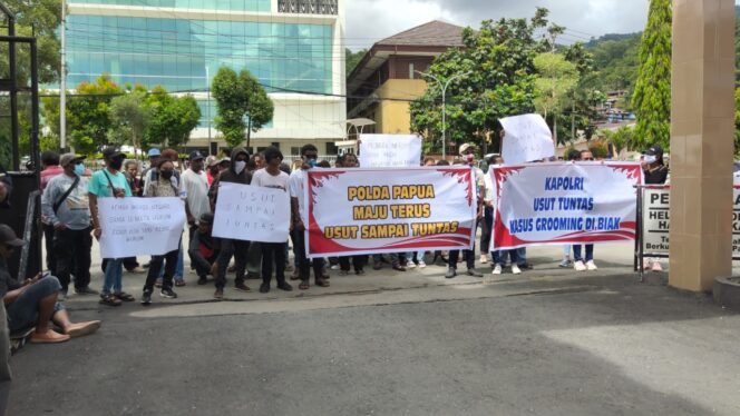 
					Polda Papua didatangi massa minta penuntasan kasus asuslia HAN, mattan Bupati Biak Numfor. (Kabarpapua.co/Imelda)