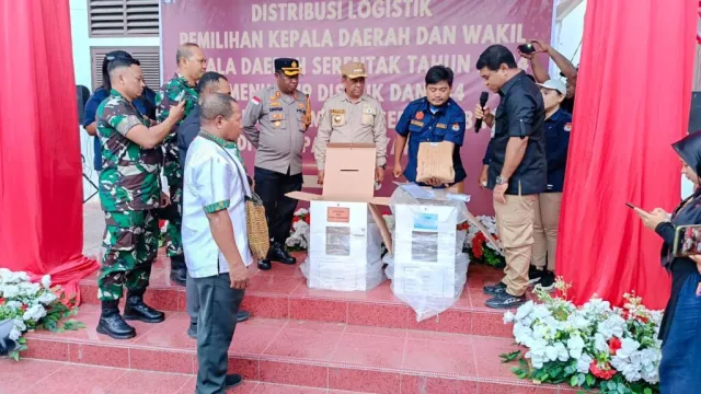 
					Pj Bupati Jayapura monitoring ke gudang logistik KPU Jayapura. Foto: Jayapurakab.go.id