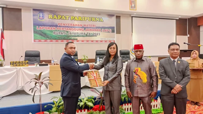 
					Pj Bupati Jayapura Serahkan LKPJ TA 2023, DPRD: Capaian Meningkat
