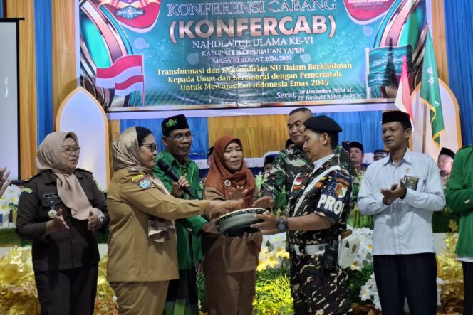 
					Penjabat Bupati Kepulauan Yapen, Suzana Wanggai membuka Konfercab NU IV Masa Khidmat 2024-2029. (KabarPapua.co/Ainun Faathirjal)