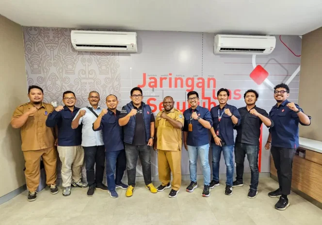 
					Pertemuan Kominfo Jayapura bersama Telkomsel. Foto: Jayapurakab.go.id