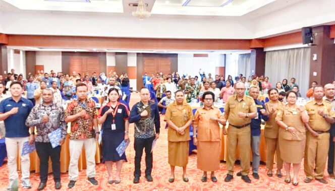 
					oto bersama Sekda Kabupaten Jayapura bersama tamu undangan dan peserta di sela-sela kegiatan kemitraan usaha nasional yang diselenggarakan oleh DPM-PTSP Kabupaten Jayapura.  (Dok: jayapurakab.go.id)