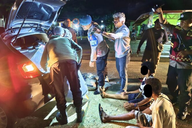 
					Aparat Polsek Muara Tami mengamankan 2 pemuda pembawa 71 paket ganja dalam KRYD. (Humas Polresta Jayapura Kota)