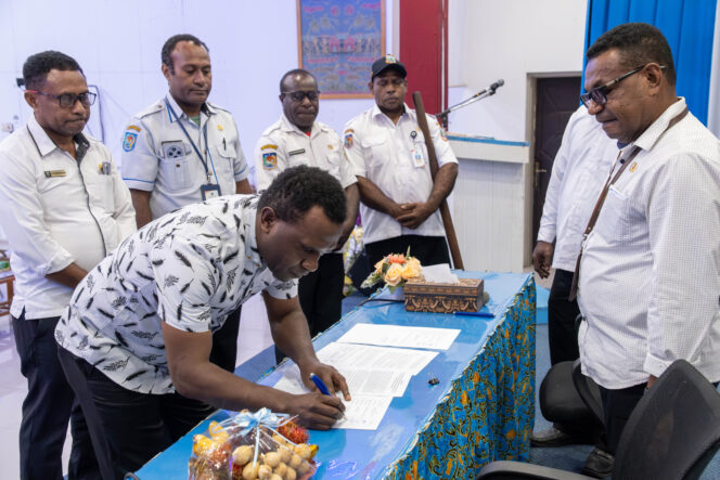 
					Badan Perencanaan Pembangunan Riset dan Inovasi Daerah (Bapperida) Provinsi Papua Tengah   menggelar Rapat Koordinasi (rakor) dalam rangka pemenuhan dan  penyelarasan  data  statistik  sektoral  bidang  pemerintahan dan  otonomi khusus (Otsus) dengan menggandeng Badan Pusat Statistik Papua Tengah.  Foto: Humas Papua Tengah.