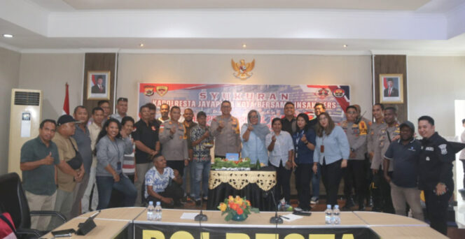 
					Polresta Jayapura Kota peringati HPN bersama jurnalis di Kota Jayapura. Foto: Polresta Jayapura Kota.