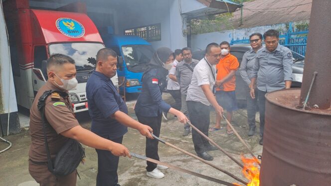 
					BNN musnahkan barang bukti ganja yang rosita pada 26 Januari 2025. Foto: Imelda/KabarPapua.co