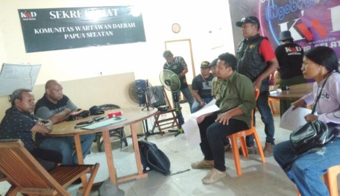 
					Saat masyarakat Suku Mandobo, Kabupaten Boven Digoel, Provinsi Papua Selatan jumpa pers di Merauke. (Foto dok)