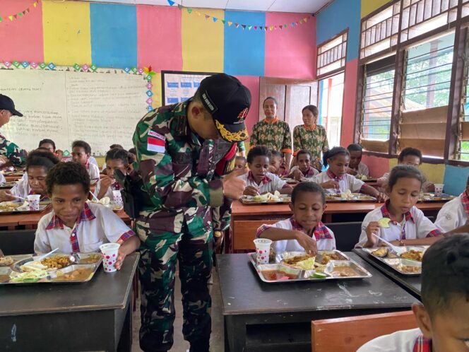 
					Pelajar SD ST Yosef Kampung Assiki, Distrik Jair, Kabupaten Boven Digoel, Provinsi Papua Selatan. Foto: Pendam Cenderawasih. 