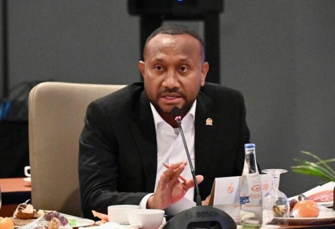 
					Legislator asal Papua, Yan Permenas Mandenas. Foto: IG Yan Mandenas