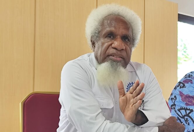 
					Ketua FKUB Papua, Pendeta Lipius Biniluk. Foto: Katharina/Kabarpapua.co