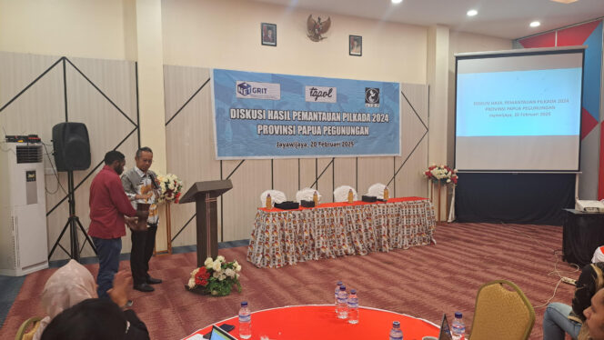 
					Diskusi hasil pemantauan Pilkada di Jayawijaya oleh ALDP. Foto: Agris Wistrijaya/KabarPapua.co
