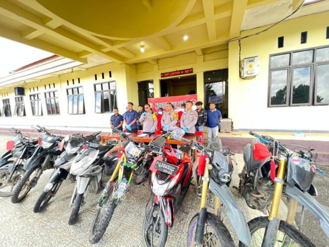 
					Polres Jayawijaya bongkar syndikat pencurian motor. Foto: Agris Wsitrijaya/kabarpapua.co