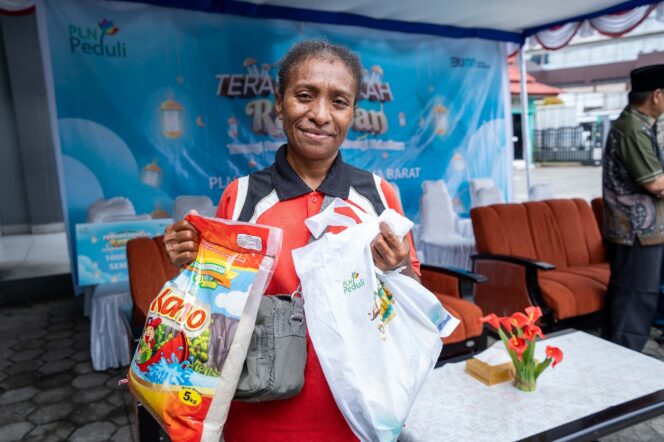 
					Salah satu warga Kota Jayapura penerima manfaat PLN Peduli. Foto: PLN Papua dan Papua Barat 