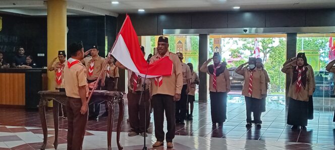 
					Wali Kota Jayapura, Abisai Rollo dikukuhkan sebagai Ketua Majelis Pembimbing Cabang (Kamabicab) Gerakan Pramuka Kwartir cabang Kota Jayapura. Foto: Natalya Yoku/KabarPapua.co