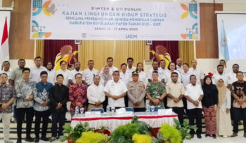 Foto bersama usai kegiatan Bimtek KLHS RPJMD Kabupaten Kepulauan Yapen. (KabarPapua.co/Ainun Faathirjal)