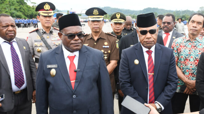 
					Gubernur Papua Tengah, Meki  Nawipa dan Wakil Gubernur Papua Tengah, Deinas Geley. (KabarPapua.co/Vero) 