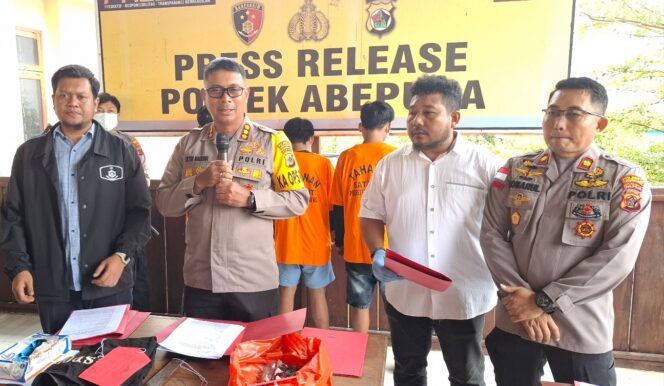 
					Keterangan pers penemuan mayat seorang anak di Koya Barat. Foto: Imelda/KabarPapua.co