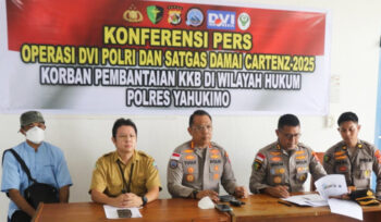 Saat jumpa pers DVI Polri dan Satgas Damai Cartenz 2025 terkait evakuasi korban pembantaian KKB di wilayah Yahukimo. (Foto Satgas Damai Caertenz 2025)