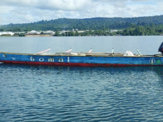 Kondisi perahu korban saat masih berlabu di Laut Distrik Yapen Timur. (Foto dok: Tim Pos SAR Serui)