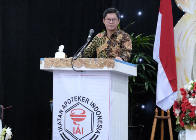 
					Pelaksana tugas (Plt) Kadis Kesehatan Provinsi Papua Tengah, dr. Agus saat membuka pelantikan dan Rapat Kerja Daerah (Rakerda) I Pengurus Daerah IAI Provinsi  Papua Tengah di  Aula RRI Nabire, Sabtu, 12 April 2025. Foto: Agies Pranoto/Kabarpapua.co