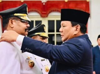 Presiden Prabowo Subianto resmi melantik Gubernur dan Wakil Gubernur Papua Pegunungan, John Tabo - Ones Pahabol pada Kamis  17 April 2025 di Istana Negara.  Foto: IG Prabowogibran
