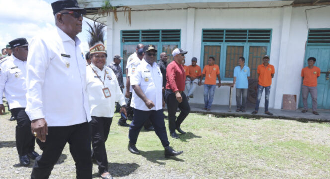 
					Gubernur Papua Tengah, Meki Nawipa bertemu dengan 306  warga binaan di Lapas IIB Timika, Rabu, 9 April 2025. Foto: Humas Pemprov Papua Tengah