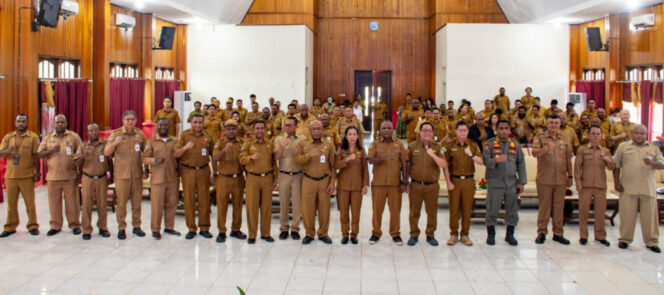 
					Focus Group Disccusion ( FGD) Pemantapan Dokumen Rancangan Awal Rencana Pembangunan Jangka Menengah Daerah (RPJMD) Provinsi Papua Tengah 2025-2029 di Aula Kantor Gubernur, Senin, 14 Maret 2025. Foto: Vero/Kabarpapua.co