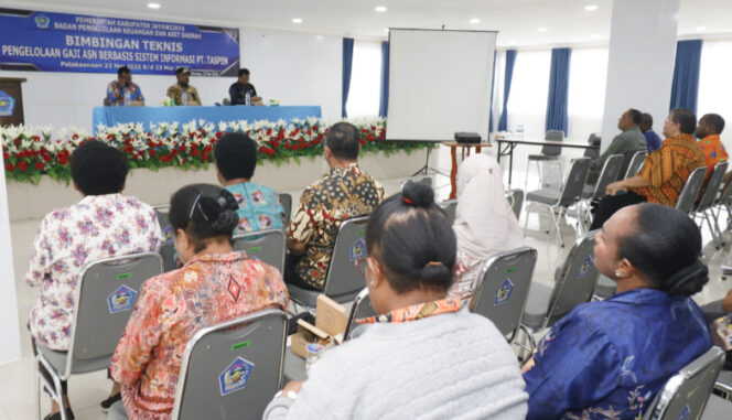 
					Peserta kegiatan Bimtek Pengelolaan Gaji ASN Berbasis Sistem Informasi.
(Foto dok: Kominfo Jayawijaya)
