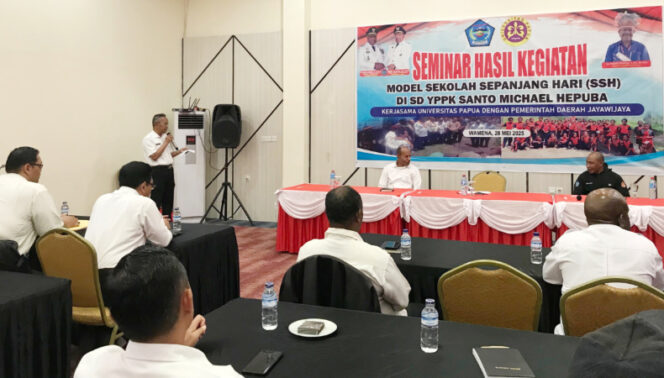 
					 Asisten I Sekda Kabupaten Jayawijaya Tinggal Wusono saat memberikan sambutannya. (KabarPapua.co/Agris Wistrijaya)