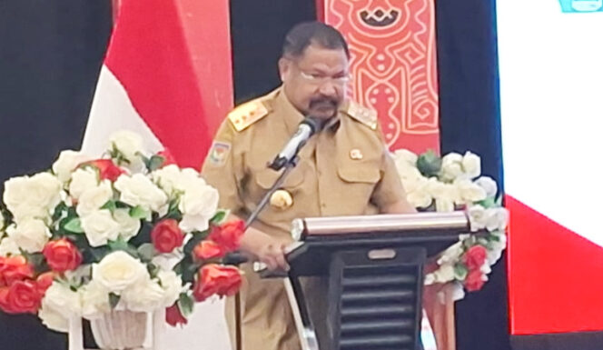 
					Gubernur Papua Pegunungan Jhon Tabo saat memberikan sambutan di Musrenbang RKPD dan Otsus Provinsi Papua Pegunungan.  (Foto dok: Pemprov Papua Pegunungan)