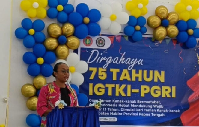 
					Ketua PKK  Provinsi Papua Tengah, Nurhaidah Meki Nawipa, S.E yang juga merupakan Bunda PAUD menghadiri Perayaan Ulang Tahun IGTKI - PGRI ke 75, di TK Nuri Manis, Kabupaten Nabire, Kamis, 22 Mei 2025. Foto: Humas Pemprov Papua Tengah