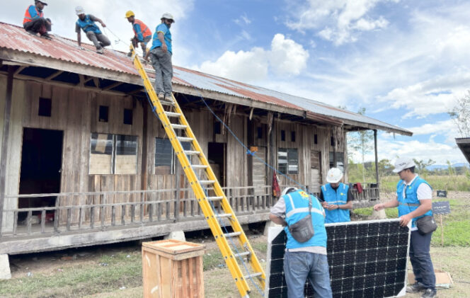 
					PT PLN UIW Papua dan Papua Barat hadirkan listrik di dua sekolah dasar di daerah 3T menggunakan inovasi SuperSUN. (Foto dok PLN Papua)