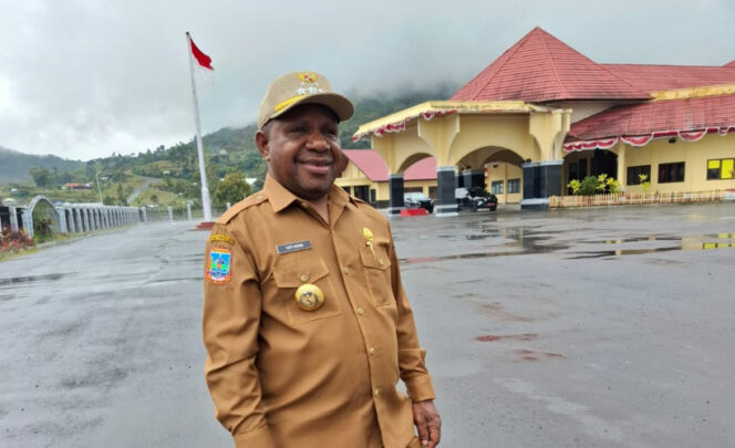 
					Penjabat Bupati Puncak Jaya Yopi Murib. Foto: ist