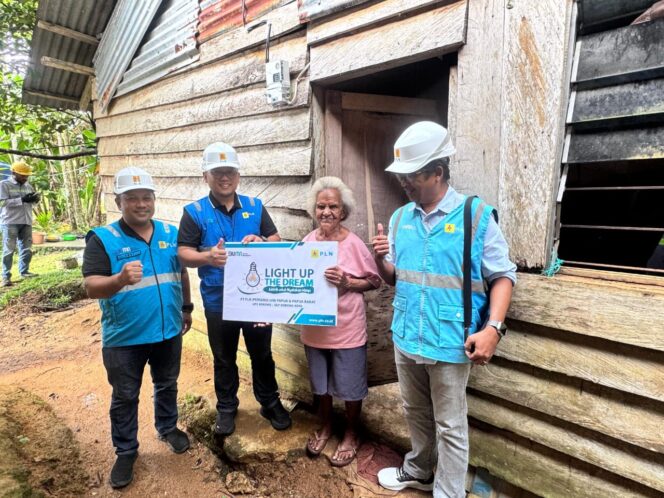 
					Light Up The Dream, PLN Nyalakan Listrik untuk Warga Kurang Mampu di Sorong Barat