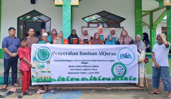 
					Penyaluran AlQur'an di Masjid Al Himah Panduami, Serui, Kepulauan Yapen, Papua. (Foto dok: MUI Kepulauan Yapen)