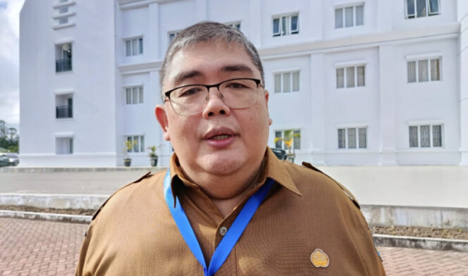 
					Direktur RSUD Wamena dr Charles C Ratulangi saat memberikan tanggapan terkait perubahan sementara jam kerja nakes di RSUD Wamena. (Foto dok: istimewa)