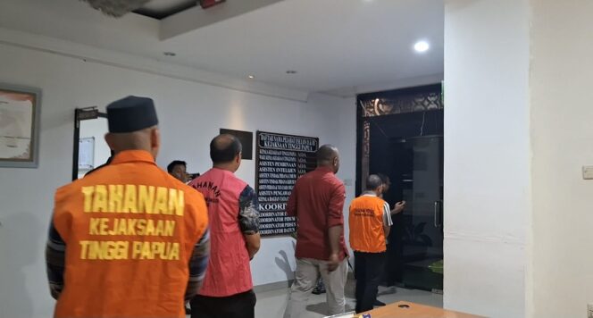 
					Empat tersangka dugaan korupsi di Venue PON Aerosport Mimika. Foto: screenshoot