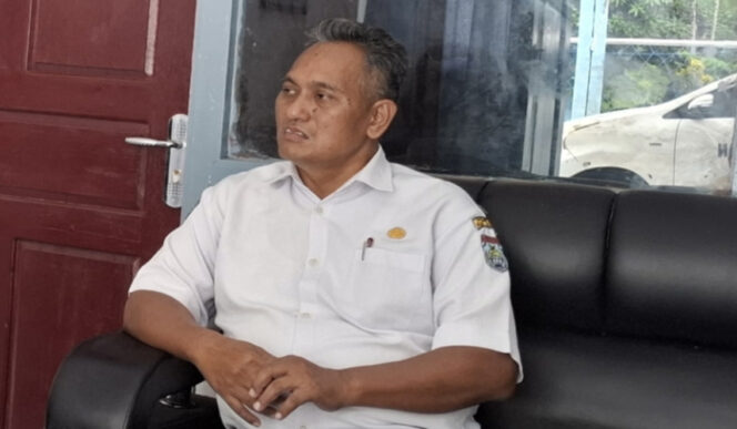 
					Kepala Sekolah SMA Negeri 2 Serui, Didin Werimona. Foto: Ainun Faathirjal/KabarPapua.co