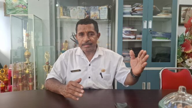 
					Kepala Sekolah SMS Negeri 2 Jayapura, Yan Ayomi. Foto: Imelda/KabarPapua.co