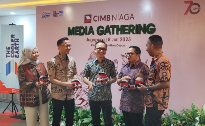 
					Para petinggi CIMB Niaga saat menghadiri Media Gathering di Jayapura awal Juli 2025. Foto: Katharina/kabarpapua.co 