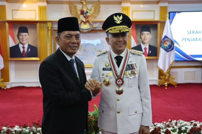 
					Agus Fatoni resmi menjabat sebagai Penjabat (Pj) Gubernur Papua pada Senin, 7 Juli 2025, menggantikan penjabat sebelumnya,  Ramses Limbong. Foto: ist