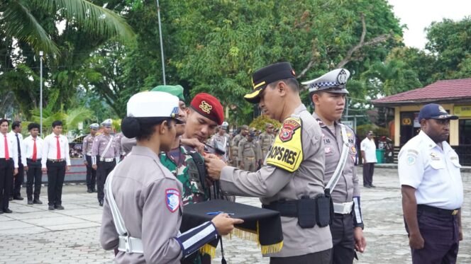
					Kapolres Kepulauan Yapen AKBO Ardyan Ukie Hercahyo Pimpin Patuh Cartenz 2025.
Foto: Ainun Faathirjal/KabarPapua.co