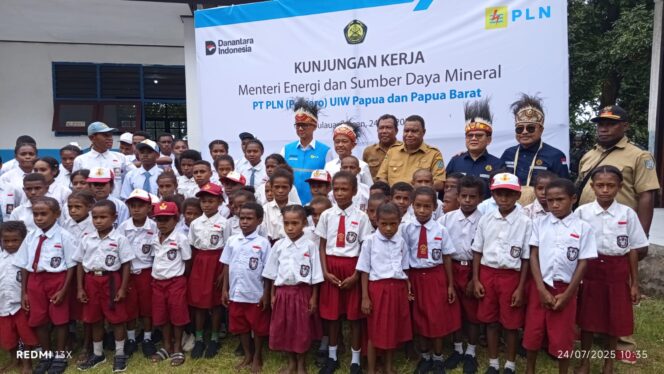 
					Kunjungan Menteri ESDM Bahlil Lahadalia ke Serui, ibu kota Kabupaten Kepulauan Yapen. Foto: ist