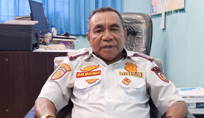 
					Kepala Dinas Perhubungan Kabupaten Kepulauan Yapen Bram Warkawani. (KabarPapua.co/Ainun Faathirjal)