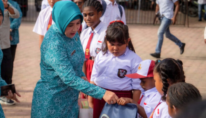 
					Ketua PKK Pusat Tri Tito Karnavian beserta rombongan kunjungi Papua Tengah. (Foto dok Humas Papua Tengah)