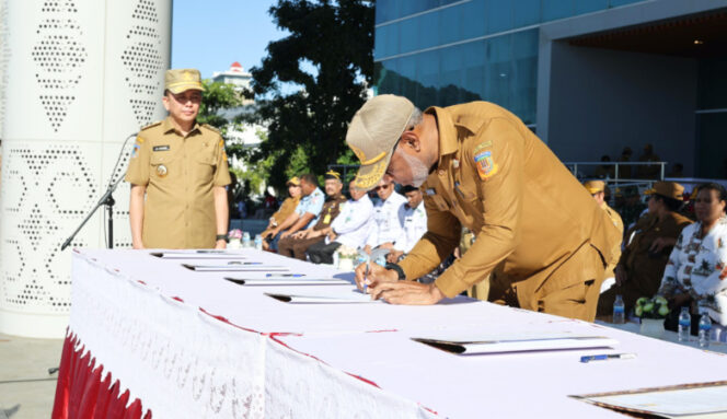 
					Saat deklarasi netralitas dan penandatanganan Pakta Integritas  (ASN) Pemprov Papua dan Kabupaten/Kota se-Provinsi Papua dalam PSU Pilkada 2025. (Foto Pemprov Papua) 