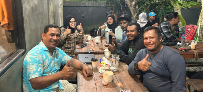 
					PT PELNI Cabang Serui bersama jurnalis dalam sebuah pertemuan. Foto: ist