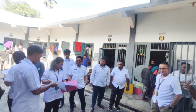 
					Kegiatan Pengawasan dan Pengamatan Pengadilan Negeri (PN) Serui di Lapas Kelas II B Serui. (Foto dok: Lapas Kelas II B Serui)