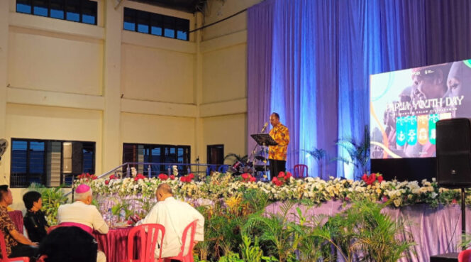 
					Saat pembukaan Papua Youth Day ke-2 Tahun 2025 yang digelar di Aula Gereja Katolik Kristus Sahabat Kita, Nabire, Papua Tengah, Sabtu, 5 Juli 2025. (Foto Humas Papua Tengah)